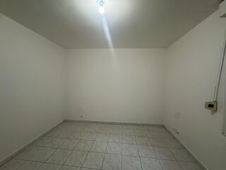  Appartement à louer 3 pièces 81 m²