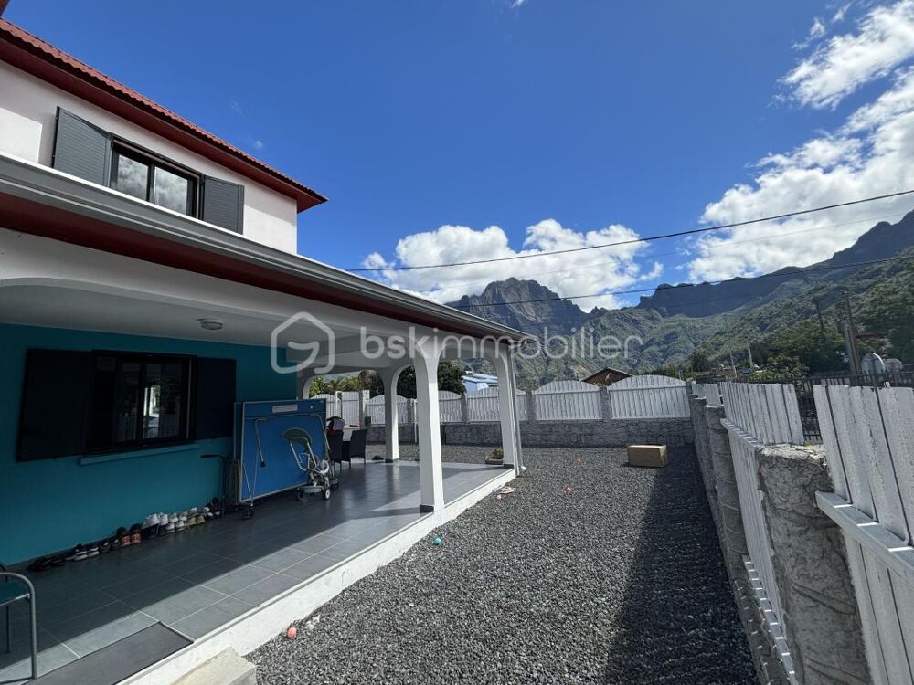 À vendre : Magnifique maison F5 de 2020 dans le cirque de Cilaos, à lîle de La Réunion