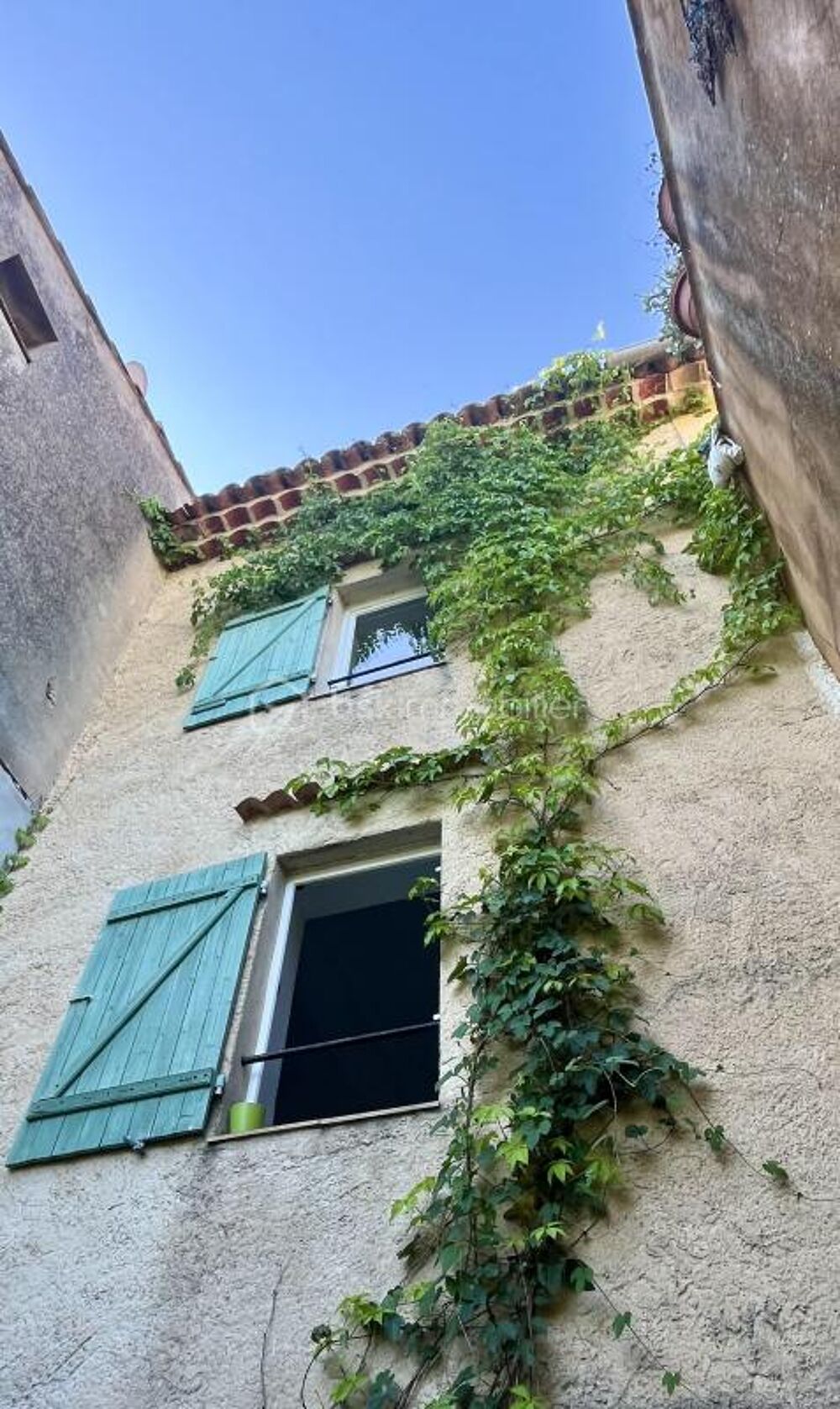 Maison de village avec vue dégagée, située au calme