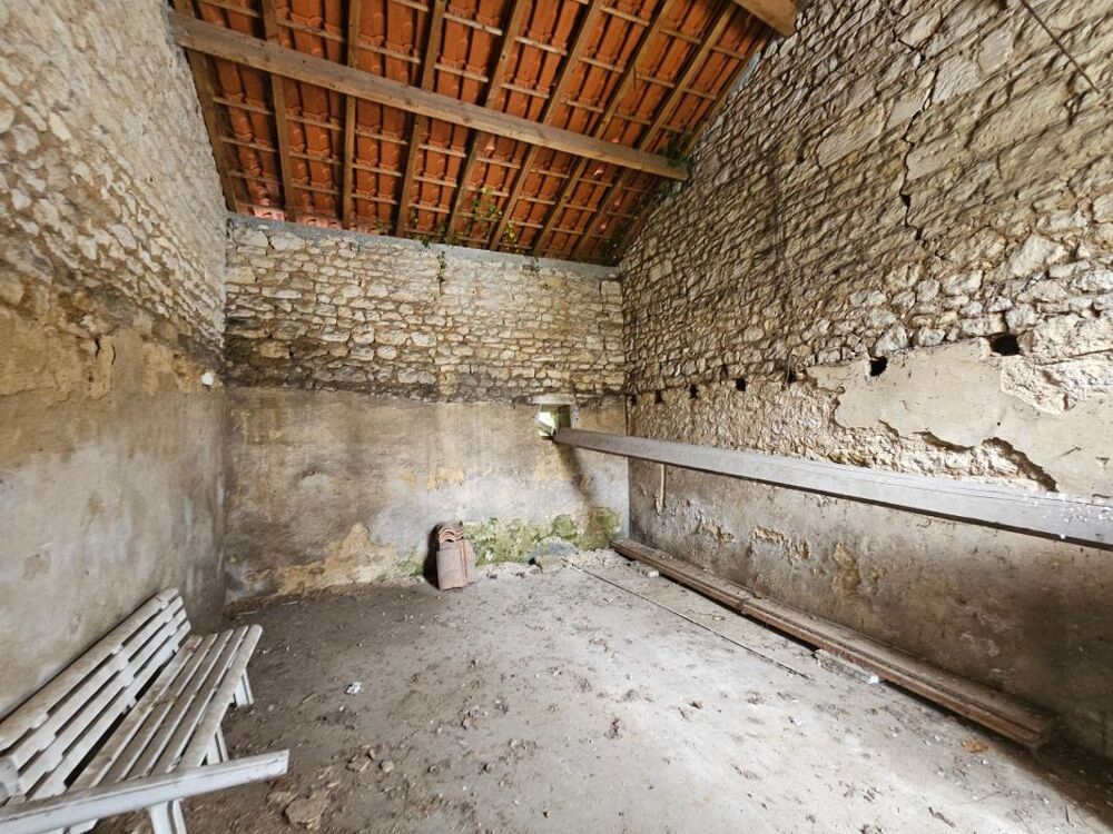 MAISON DE 100 m² AVEC 50 m² DE COMBLE AMMENAGABLE ET GRANGE DE 26 m² LE GOND PONTOUVRE (16)