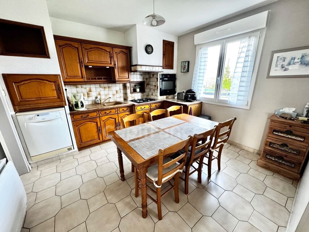 Maison familiale 137 m²  4 chambres  Grand garage  Terrain clos 903 m² TREGLONOU (29)