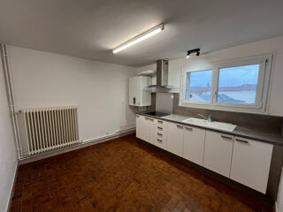  Appartement � louer 4 pi�ces 120 m�