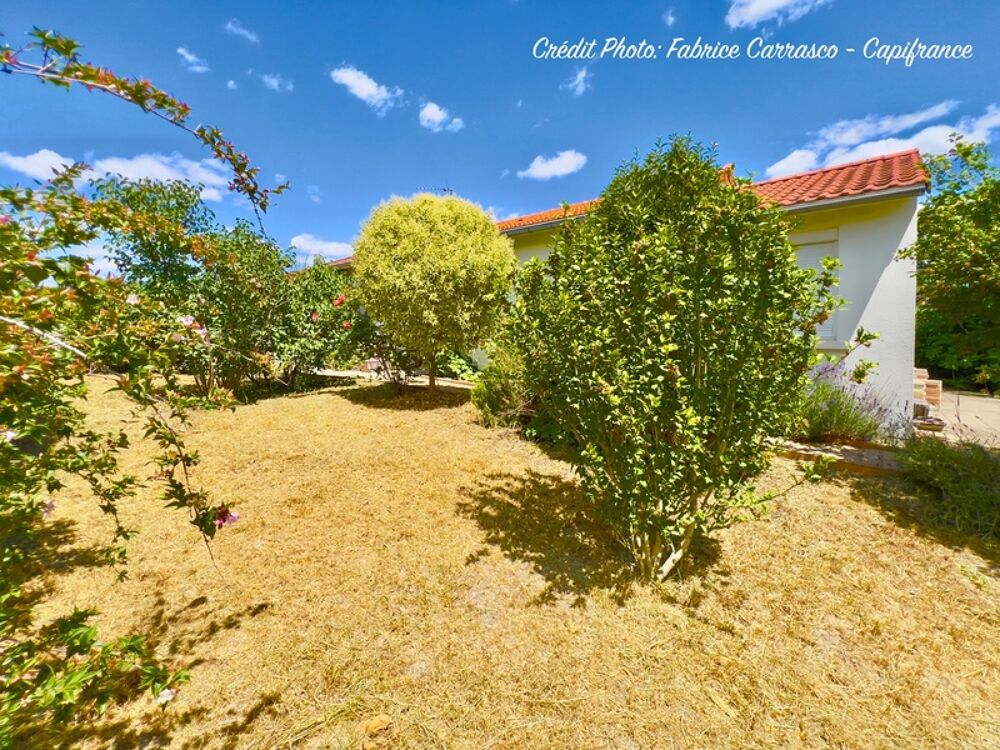 Vente Maison Maison individuelle de plain pied, 5 pièces LE CENDRE (63) avec jardin. Une belle opportunité de rénovation au cœur d'un secteur Le cendre