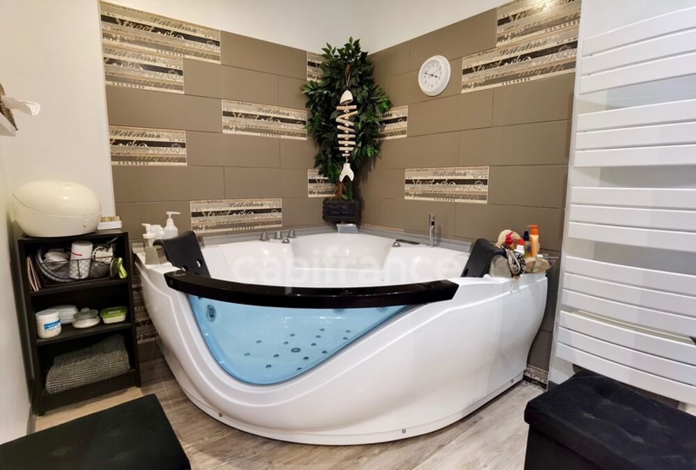� vendre  Villa Uz�s (30700)