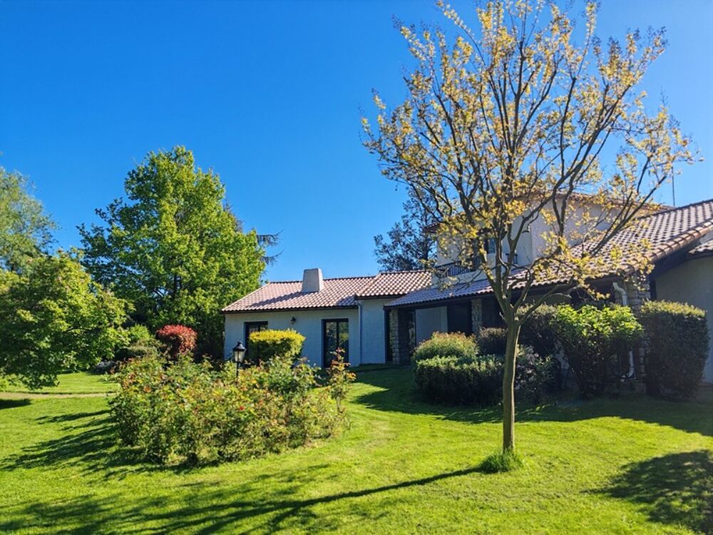Vente Propriété/Château Propriete à vendre 12 pièces L'OIE (85) L oie
