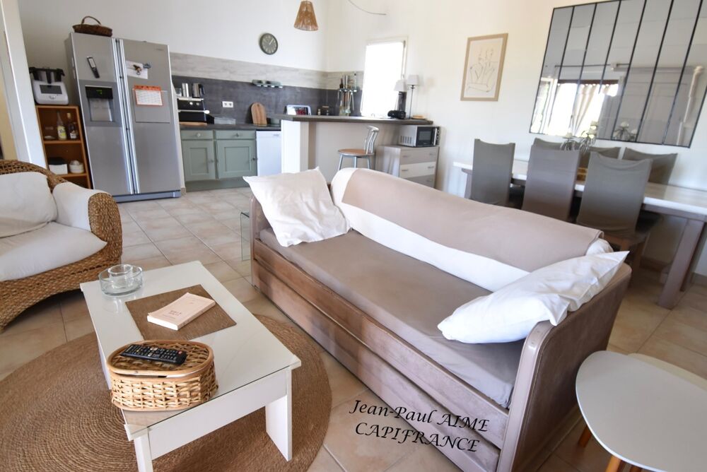 BARJAC  Une propriété de 210 m2 dont un appartement de 70 m2 avec panorama sur les Cévennes, à quelques pas du coeur du village