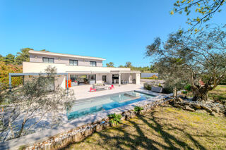  Maison � vendre 8 pi�ces 325 m�