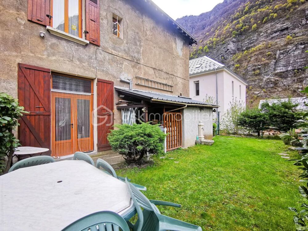 LIVET ET GAVET 38220- Charmante maison familiale de 109m² 3 chambres, bureau, jardin à la vue dégagée