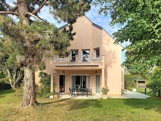 Vente Villa GUERMANTES – Villa d'architecte (249 m² utiles) dans le quartier du Golf de Bussy-Guermantes, beaux volumes et grand jardin Guermantes