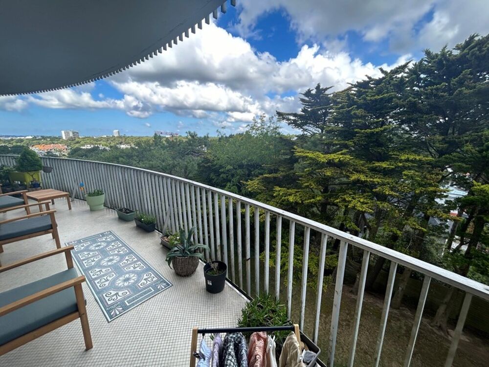 LA BAULE LES PINS  APPARTEMENT 69 M² EN ÉTAGE ÉLEVÉ AVEC TERRASSE DE 25 M²-GARAGE-CAVE-VUE DÉGAGÉE SUR LA VERDURE-COMMERCES À P
