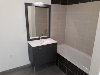  Appartement à louer 4 pièces 84 m²