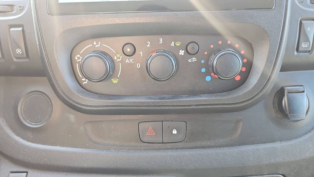 Trafic Combi 1.6 dCi 125 Life 2018 occasion 31370 Montastruc Saves