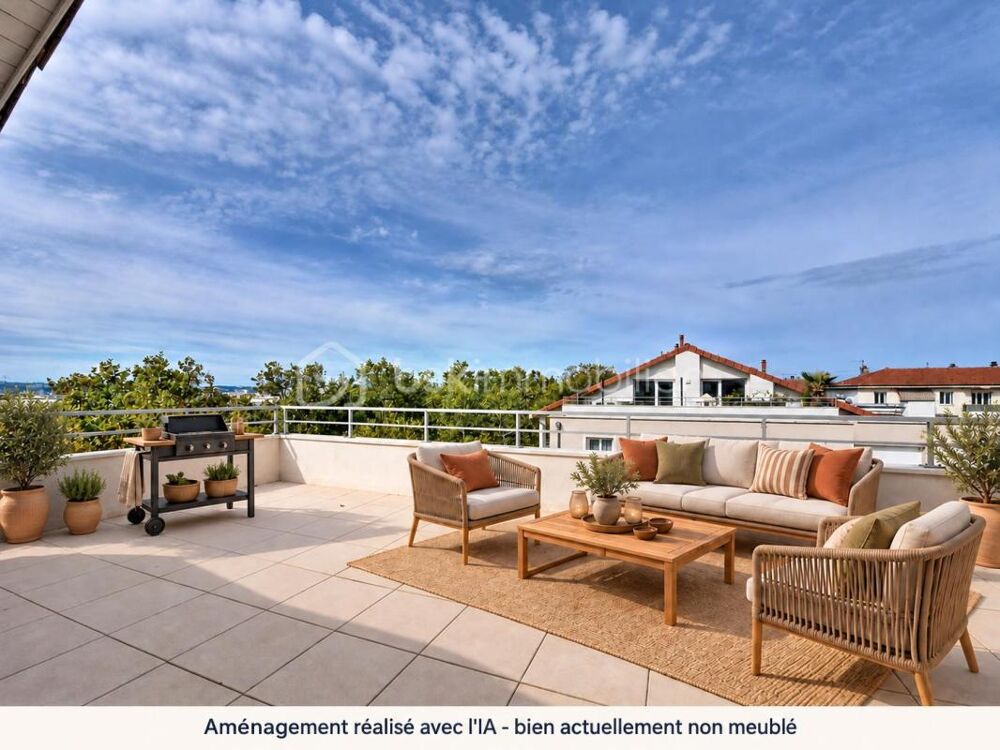 Duplex 4 pièces en dernier étage avec grande terrasse, récent avec garage double  Vénissieux proche Parc de Parilly
