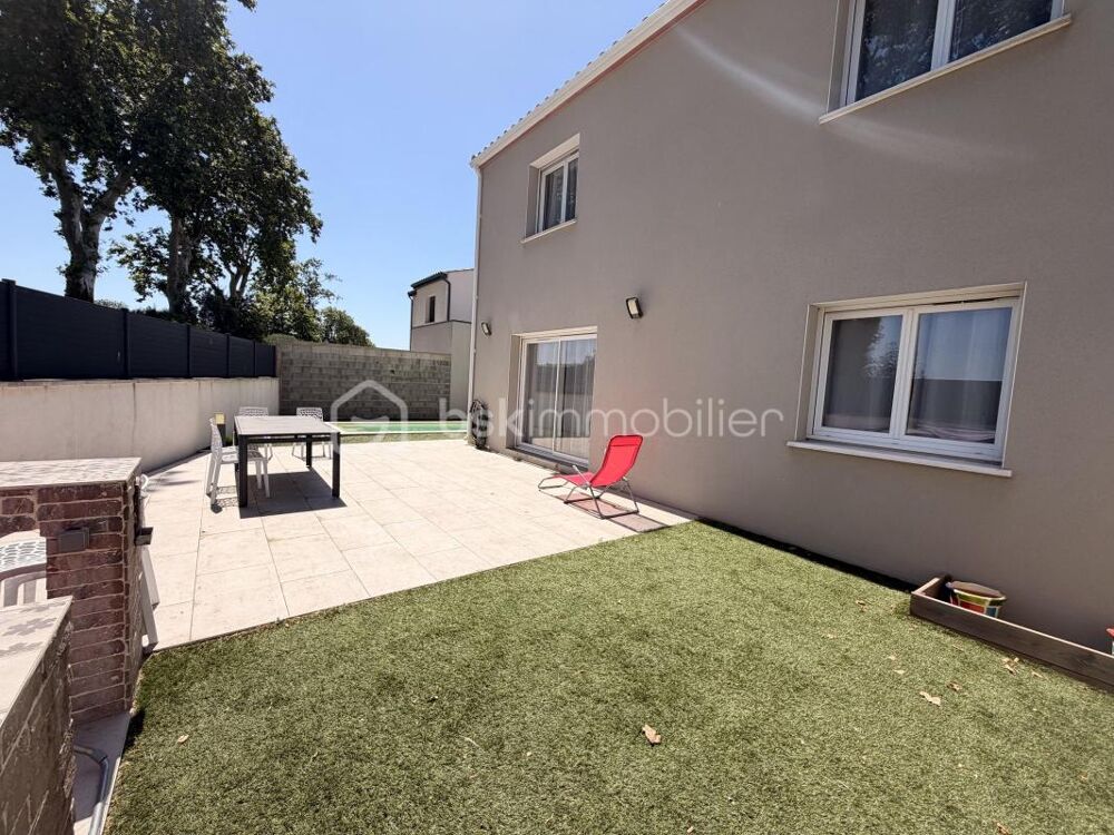 Poussan - Villa 141 M2 avec suite parentale, piscine et beaux volumes