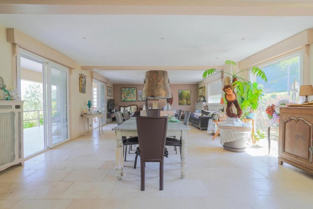 Maison de 350 m² sur 5900 m2 avec plan d'eau