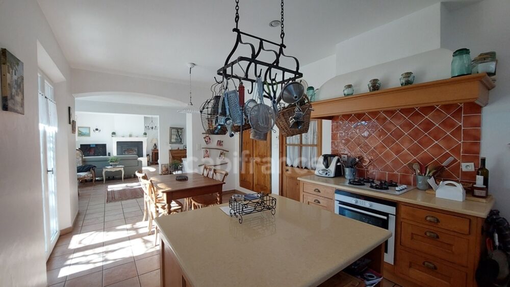 Maison 5 pièces 147 m²  3 chambres  Piscine  Jardin  Proche Saint-Rémy-de-Provence