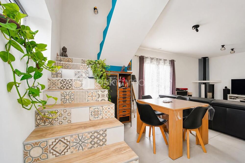 FONTENAY-LÈS-BRIIS  Maison en pierre au coeur du village  3 chambres