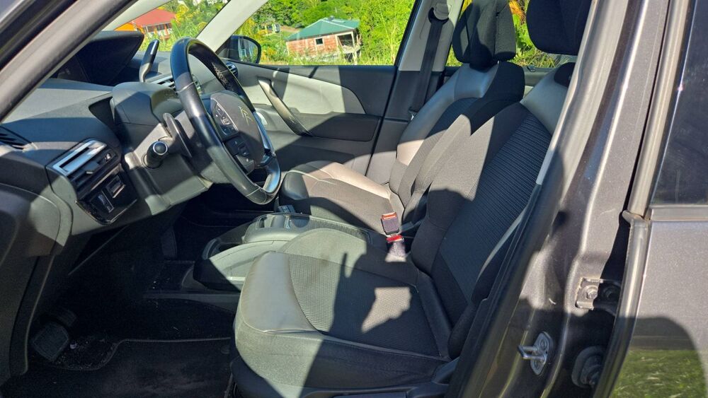 Grand C4 Spacetourer 1.2 PureTech 130 EAT8 Shine 2019 occasion 97228 Sainte Luce