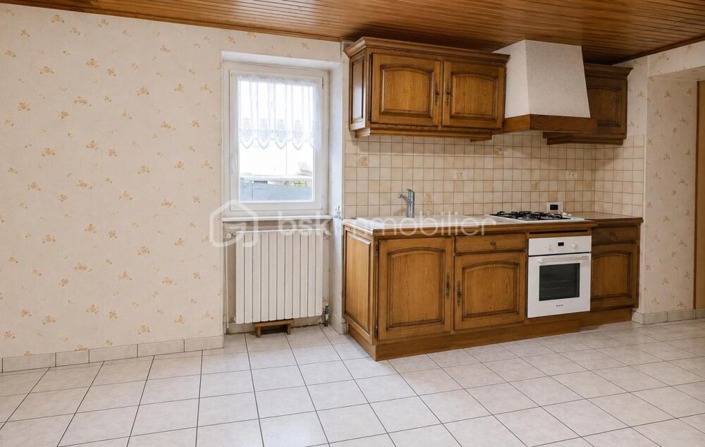 Une vue rare, un emplacement recherché, une maison de caractère au coeur de Roiffieux