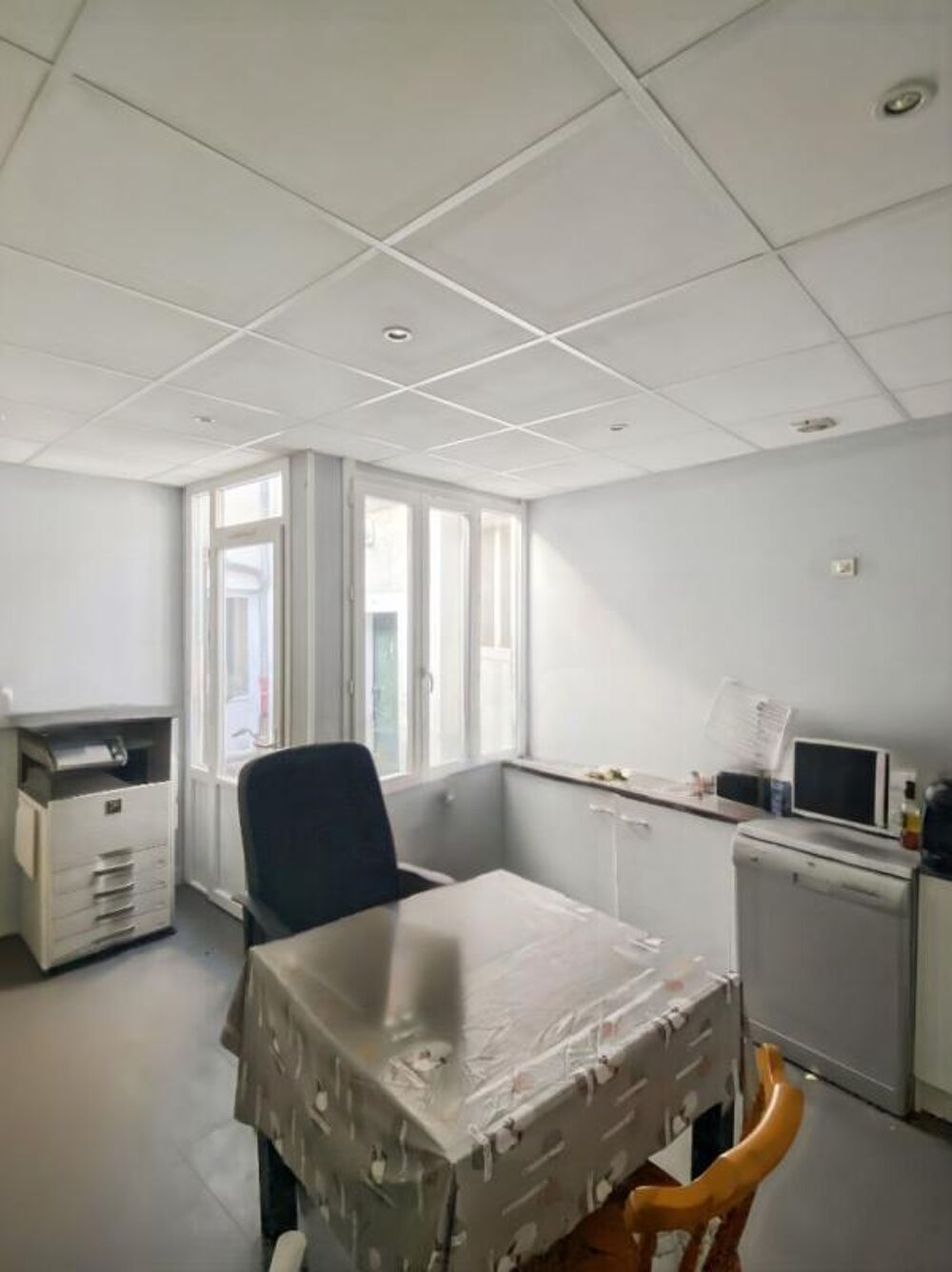 Vente Maison Ensemble Immobilier Local commercial + appartement en duplex, avec courette Etampes