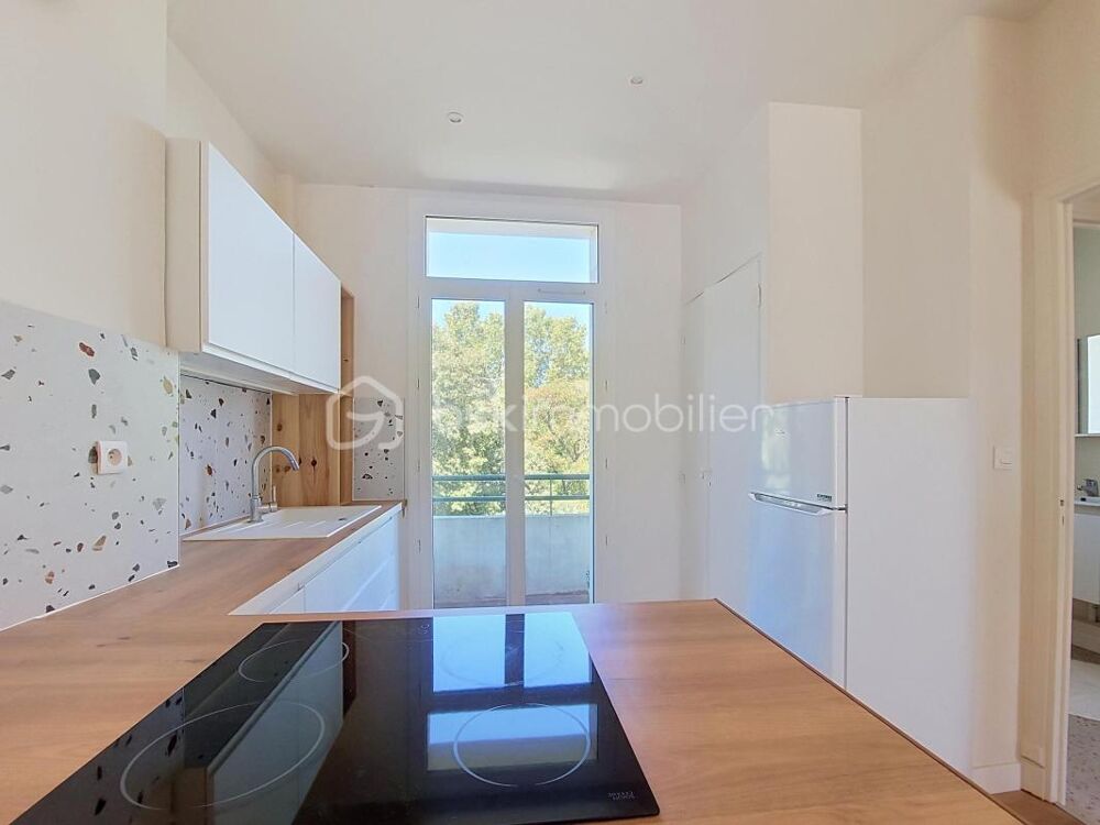 Appartement rénové avec balcons, vendu meublé