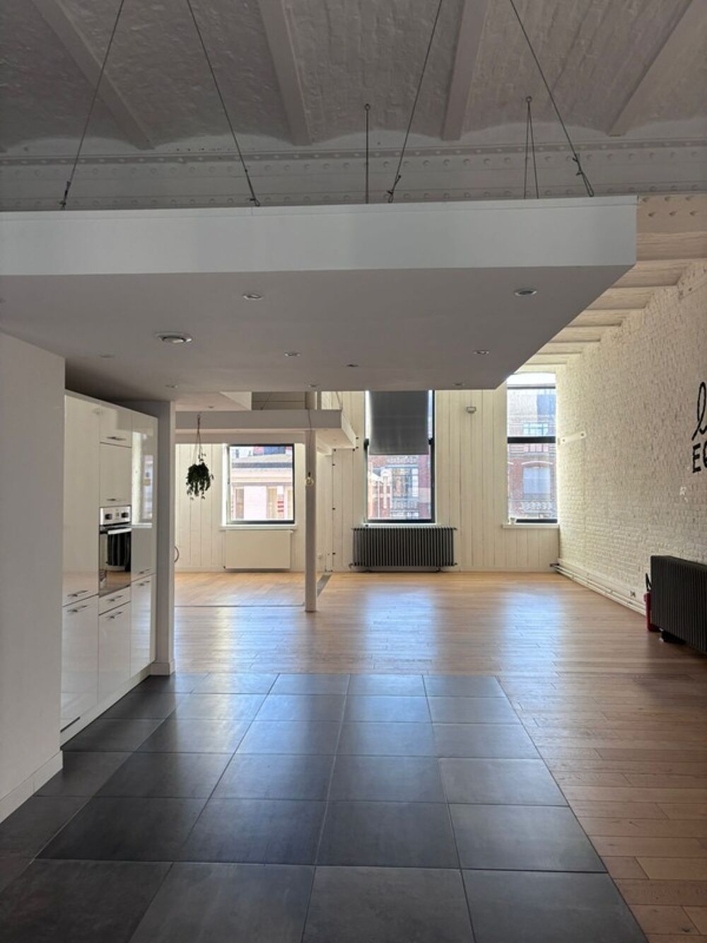 Nouveauté, superbe appartement de type loft d'une surface de 161m2 carrez, totalement rénové au coeur de Lille