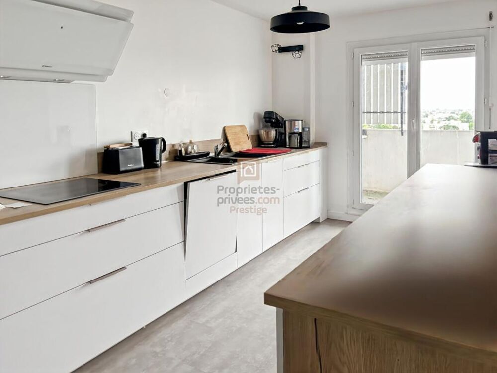 Vente Appartement Appartement trois pièces au dernier étage lumineux avec balcon  et terrasse Bordeaux