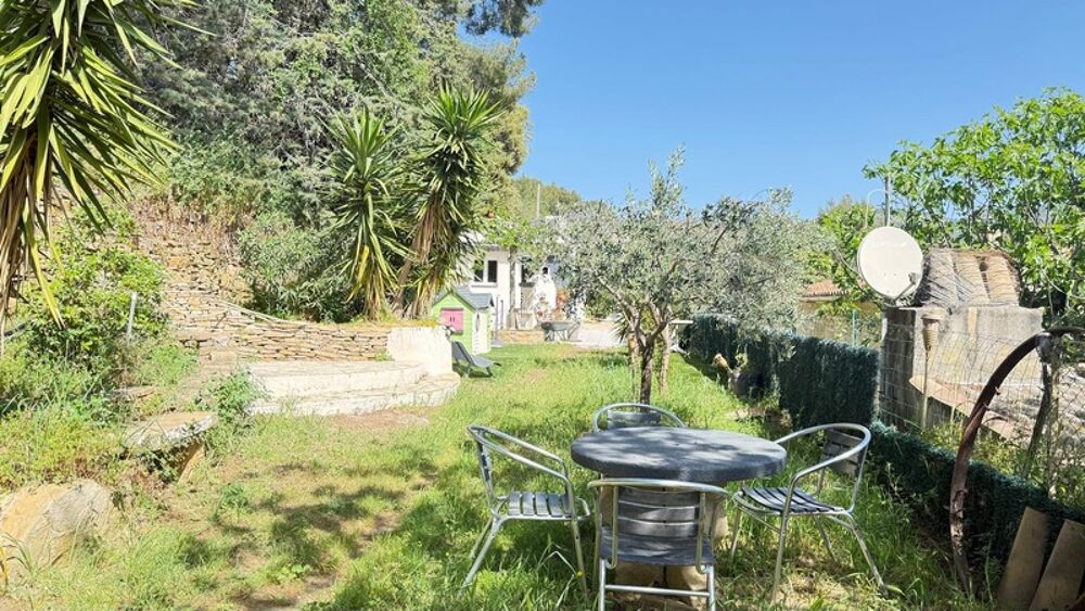 Maison Ceyreste 100 M2 sur un terrain de 830 m2 avec Garage avec dépendances