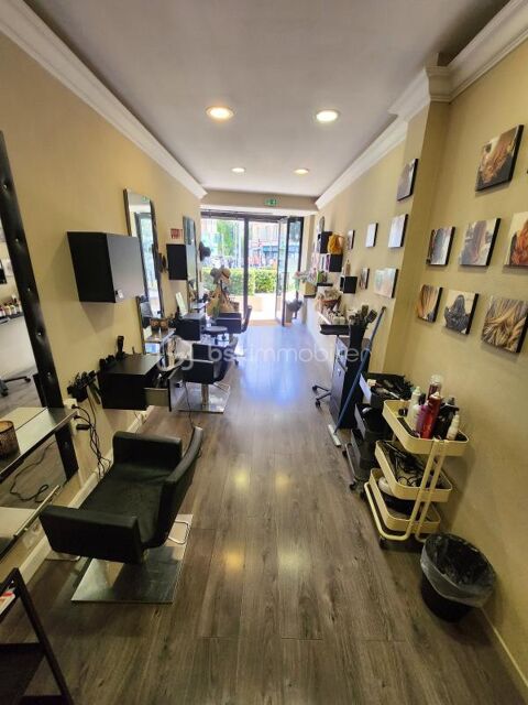   À Vendre : Fond de Commerce - Salon de Coiffure au Carré d'Or de Nice 