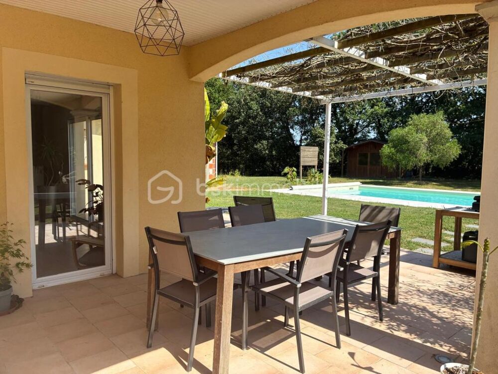 villa de charme avec piscine, terrain de 2000 m2 avec vue dégagée
