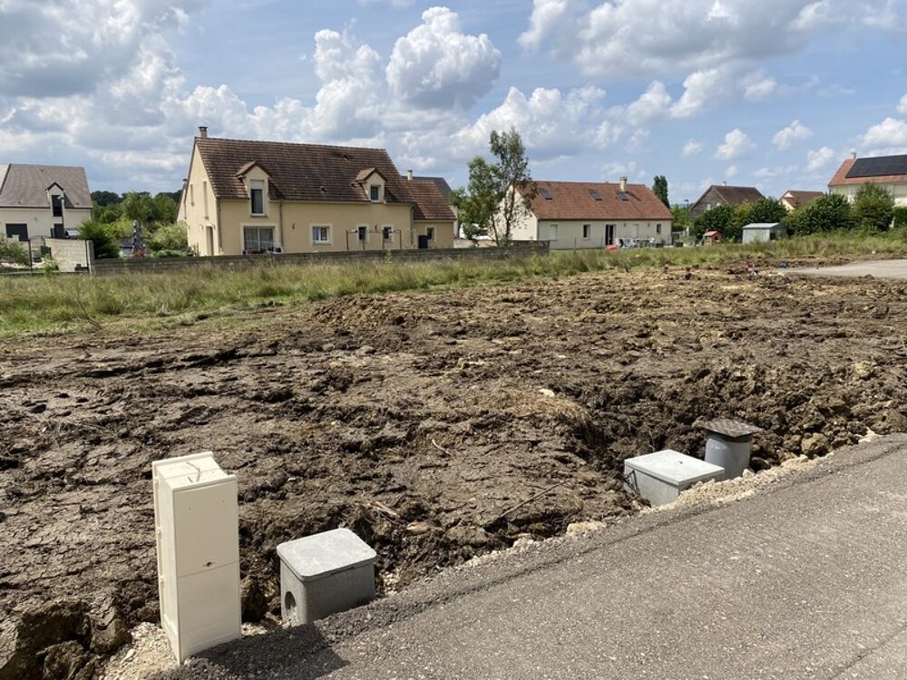 Vente Terrain Au calme, cœur de village, terrain constructible et viabilisé de 911 m2 Noiron sous gevrey