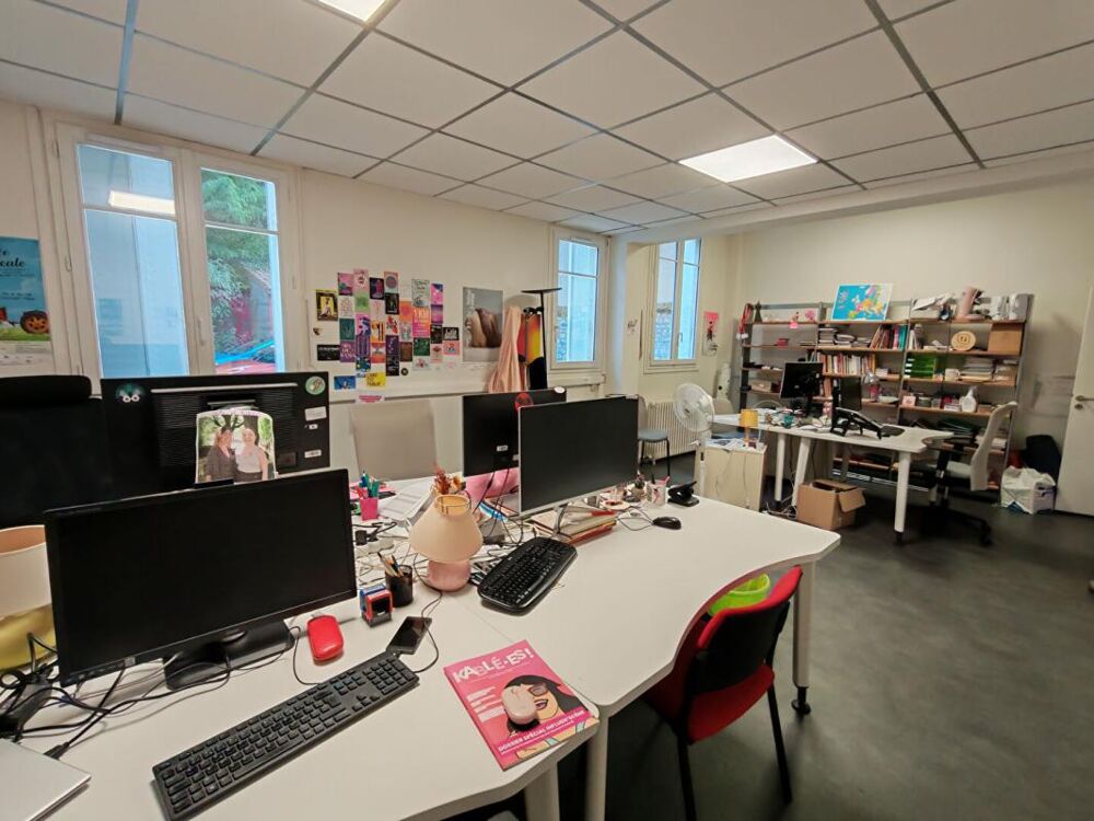   POITIERS - IMMEUBLE DE BUREAUX  302 m2 Poitiers