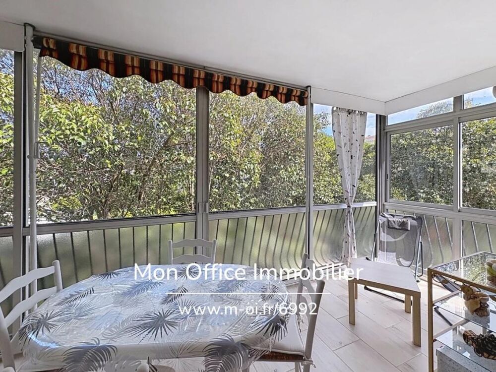Vente Appartement Référence : 6992-LES. - APPARTEMENT RÉNOVÉ PROCHE CENTRE ET PORT DERNIER ÉTAGE À VENDRE À CAVALAIRE SUR MER Cavalaire sur mer