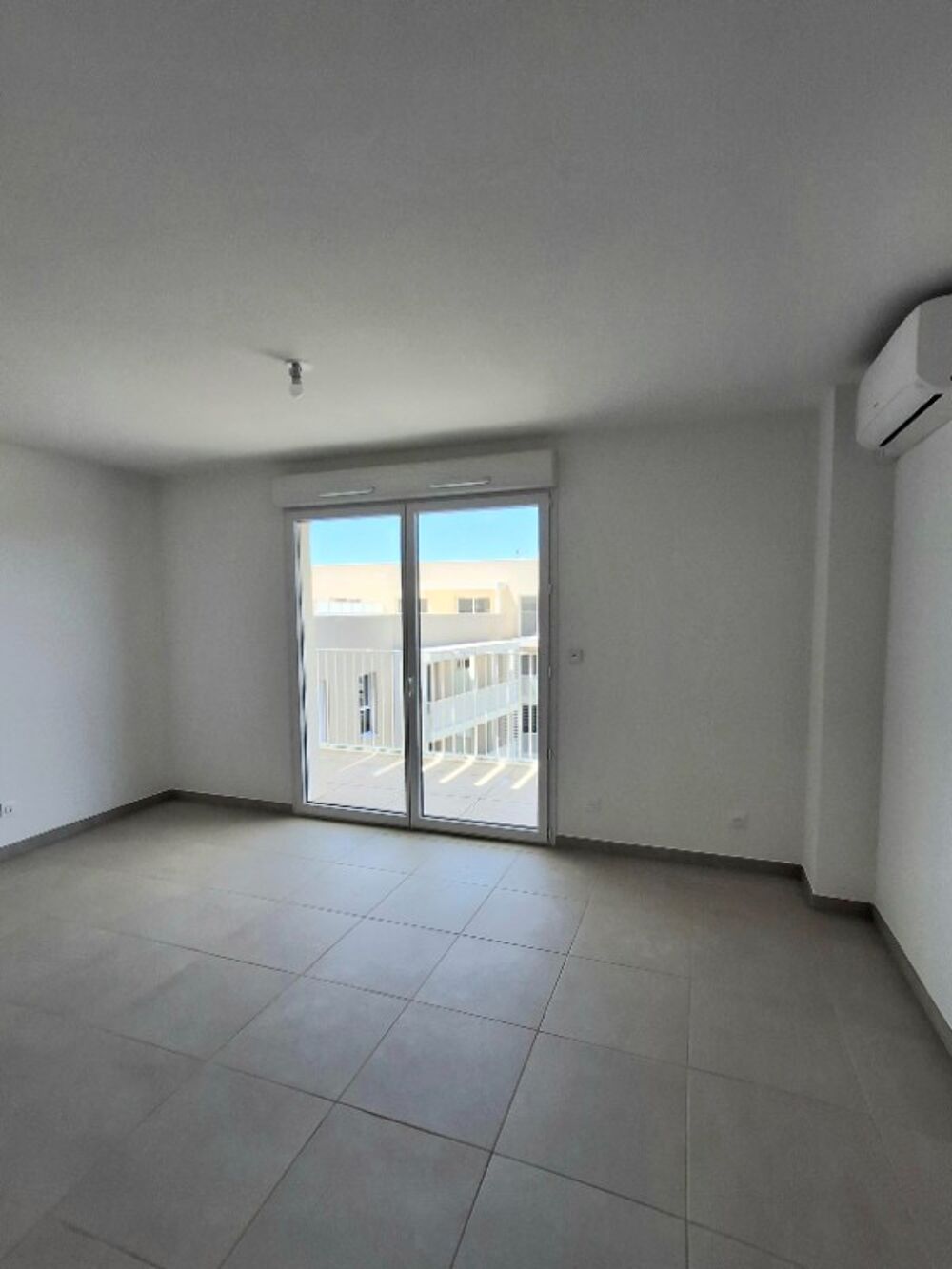 T1 NEUF avec balcon et parking à MONTEUX