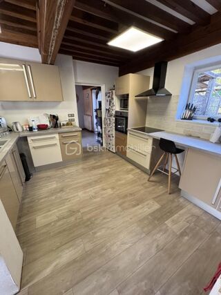  Propri�t�/ch�teau � vendre 10 pi�ces 300 m�