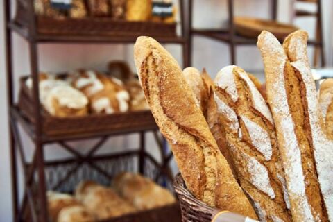 À VENDRE : Fonds de commerce - Boulangerie Patisserie Chocolatier au cur d'un charmant village 173000 07190 Saint pierreville