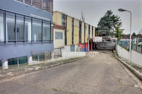Local commercial de 250 m2 avec bureau et parking &agrave; louer &agrave; Orgeval au bord de la RN 13 2583 78630 Orgeval