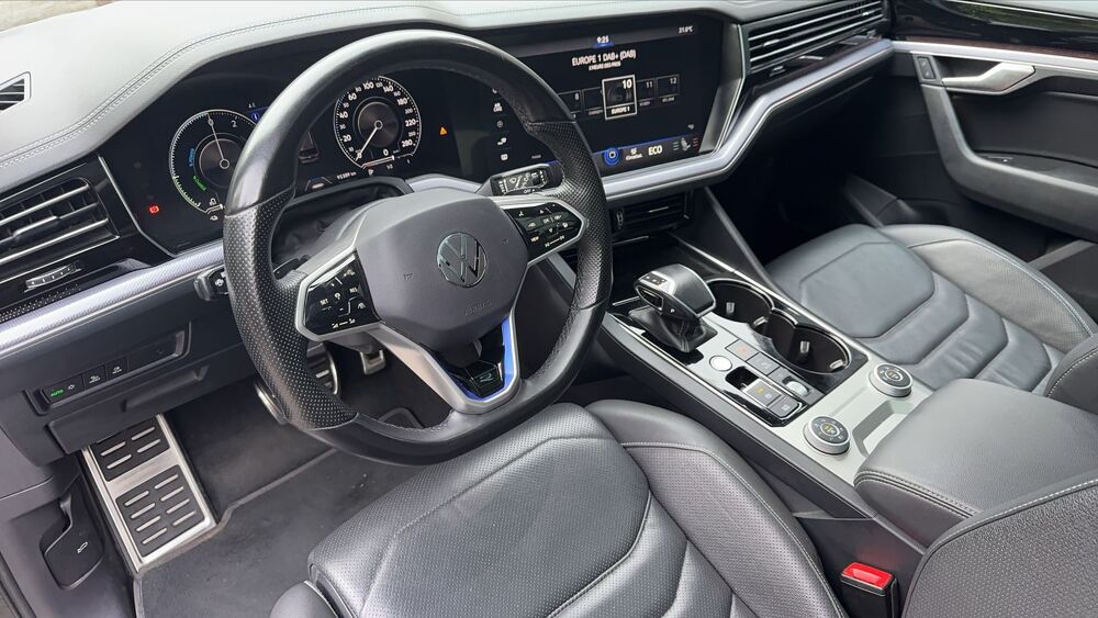 Touareg 3.0 eTSI 462 Plug in Hybrid Tiptronic8 4Motion R - Premi&egrave;re 2021 occasion 29200 Brest