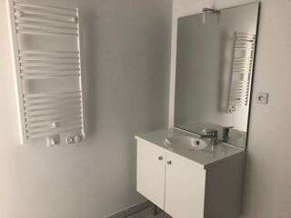  Appartement à louer 3 pièces 61 m²