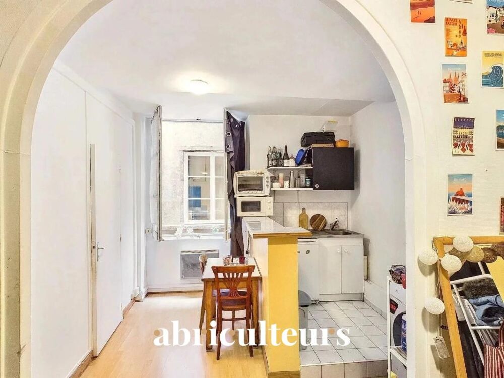 Appartement lumineux de 27 m² à rénover, emplacement dexception entre Terreaux et Saint-Nizier  Investissement idéal