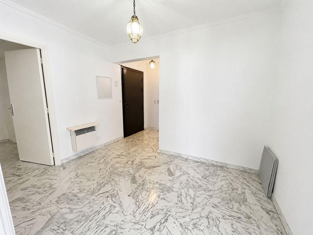 Vente Appartement Antibes Centre – Élégant 3 pièces d'angle avec terrasse et double garage en option Antibes