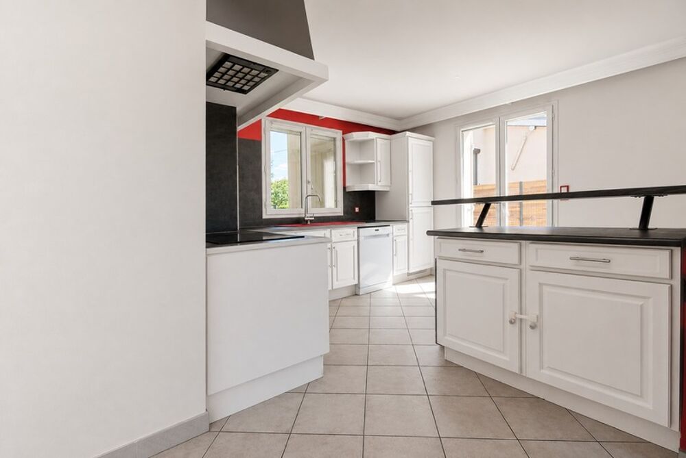 Maison familiale de 128 m²  4 chambres, double garage, proche de Tavaux