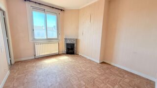  Immeuble à vendre 3 pièces 842 m²