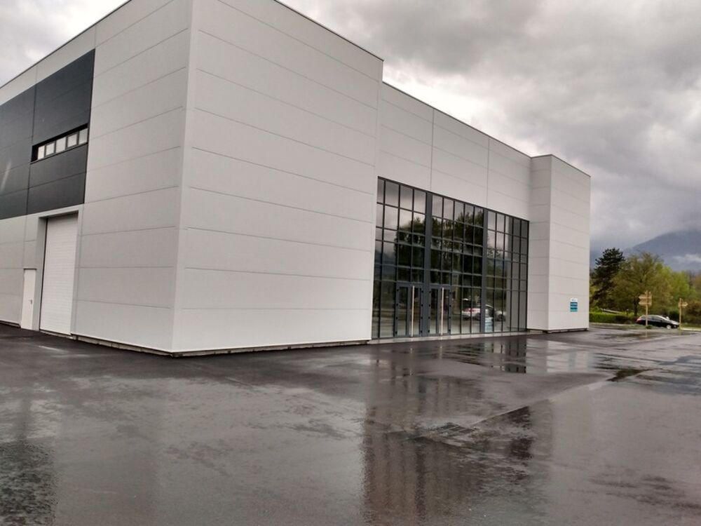   Local commercial à louer proche de CHAMBERY (73)576 m² 