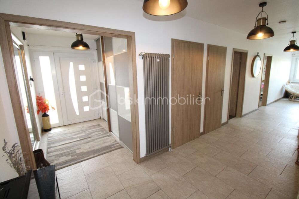 VILLAGE-NEUF  MAISON INDIVIDUELLE 213 m²  213 m² habitables  Piscine  Photovoltaïque  Pompe à chaleur  À 2 min de la Suiss