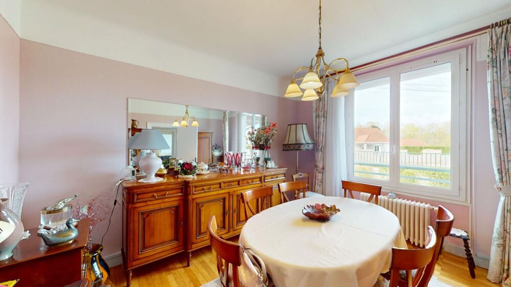 Maison Foecy : 140 m² - 6 pièces - 4 chambres -