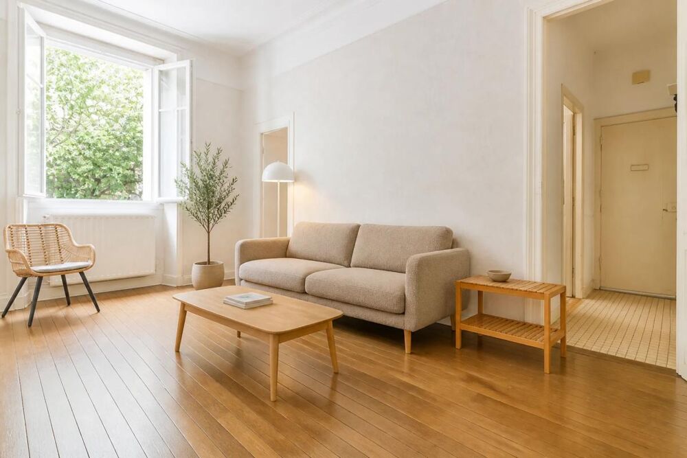 Appartement 2 pièces de 49 m² à Nantes quartier Talensac avec cour arborée