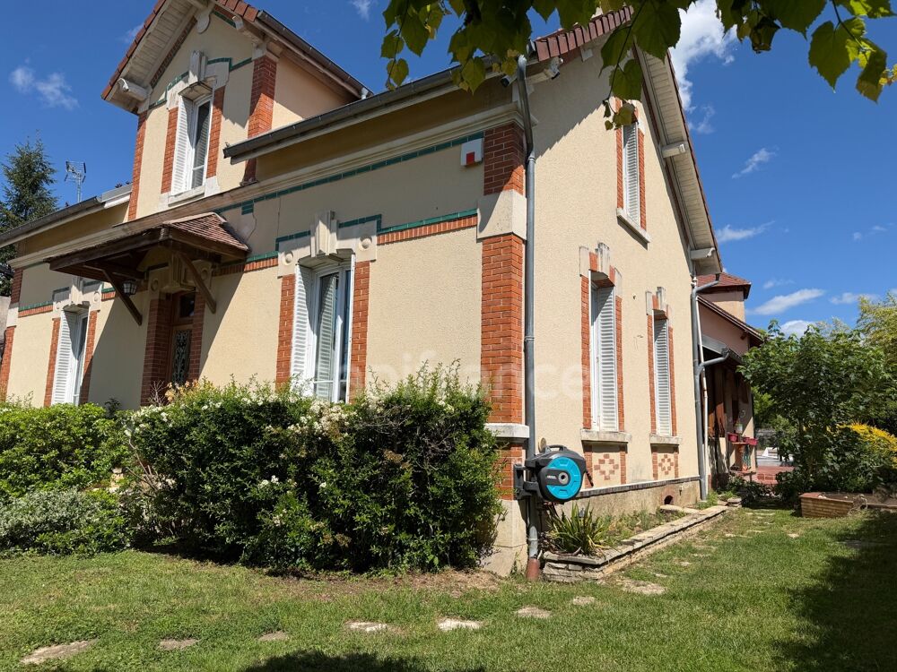 Vente Maison Maison à vendre CHAMPS SUR YONNE (89) Magnifique propriété de 272 m² 6 Chambres Piscine Terrain de 4800 m2 Champs sur yonne