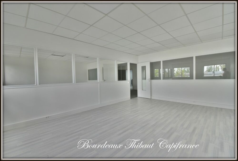  À vendre – Bureau rénové de 65 m² avec parking ? – Proche A12 / Paris ? Trappes
