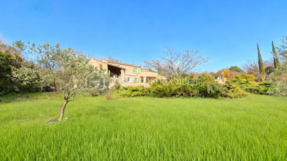 Lauris  Propriété de caractère avec vue panoramique au pied du Luberon